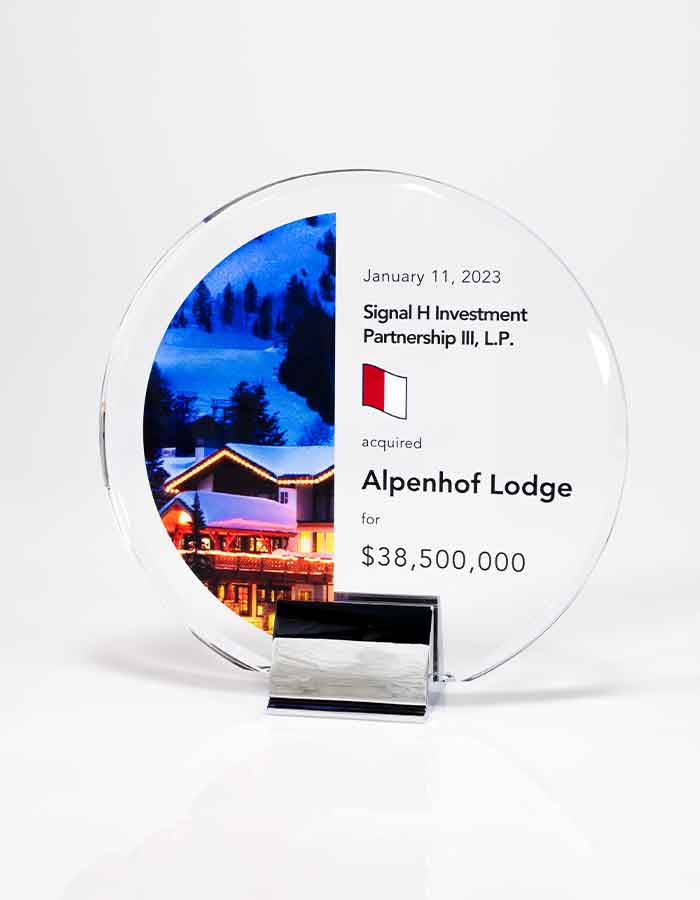 Premium crystal deal toy designed for investment banking with photograph of project
