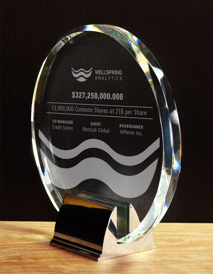 Angled view of the elegant optic crystal Ovation financial tombstone